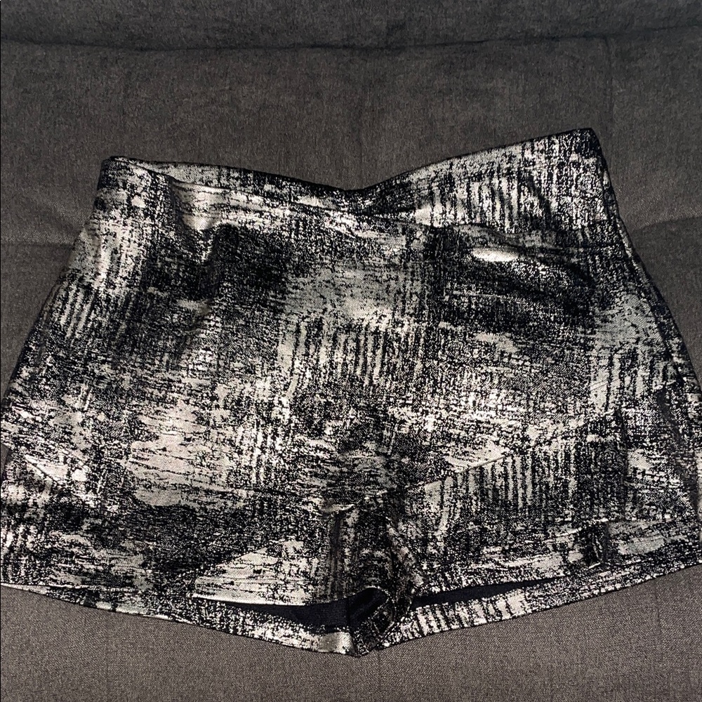 Stylish Black and Gray Women's Short/Skort Shimmer Size XL